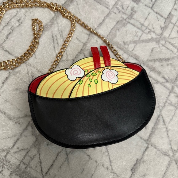 Kitsch Ramen Bowl Crossbody | Foodie Novelty Purse with Gold Chain - Picture 2 of 5